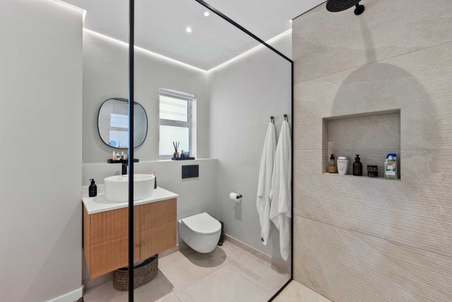 3 Bedroom Property for Sale in Sea Point Western Cape